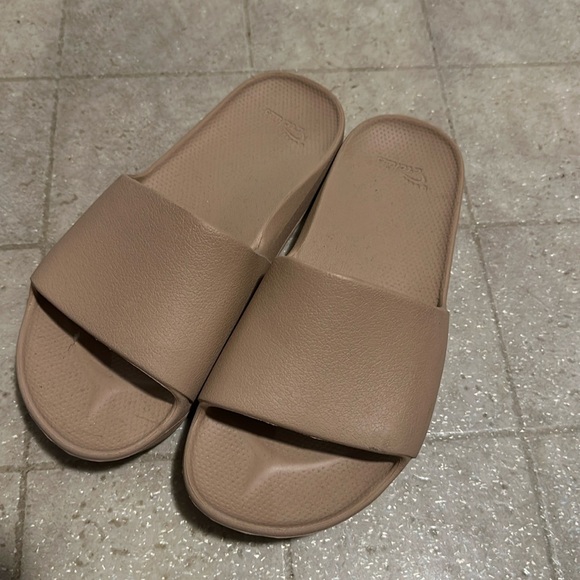 Archie’s Australian Footwear - Picture 5 of 5